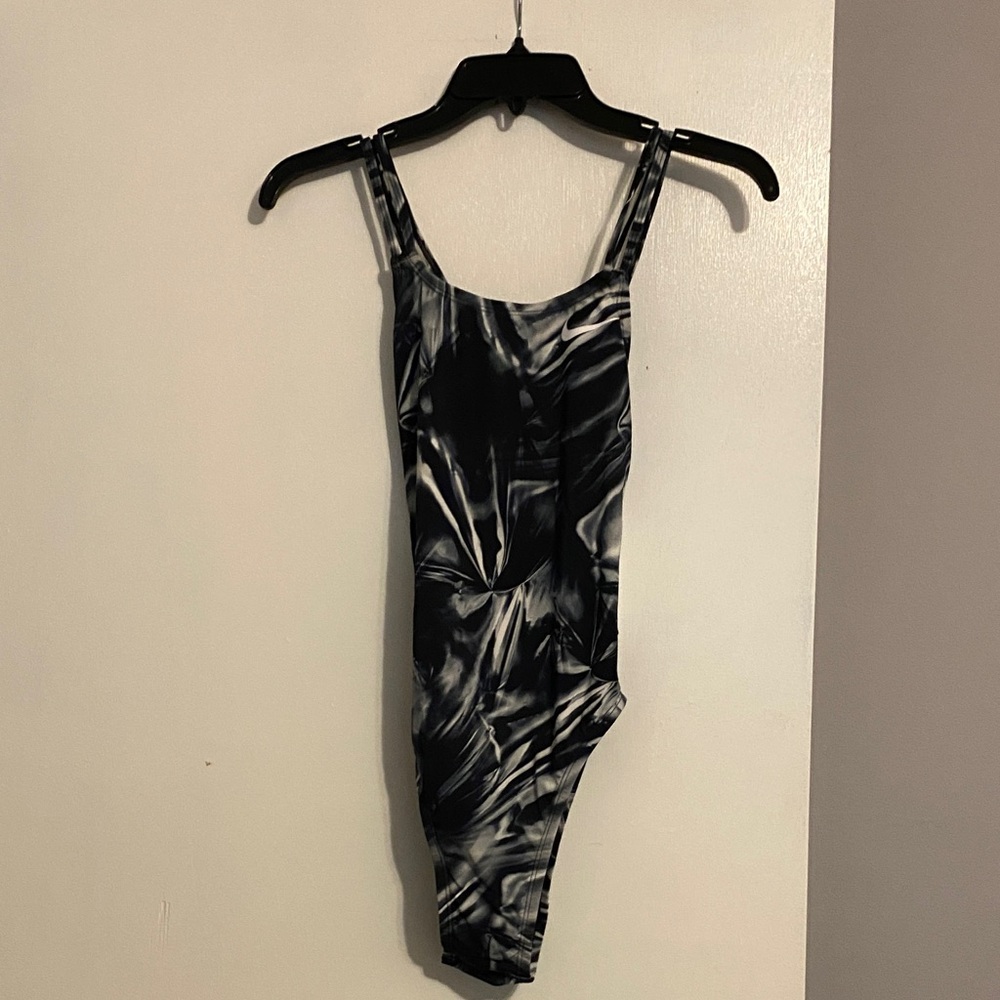 Nike Hydrstrong Women’s Black and White Spiderback Swimsuit